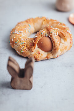 Scarcella, a traditional Apulian pastry for Easter