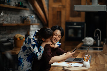 Bonding time during working hours at home