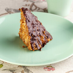 
Piece anthill cake on a turquoise plate