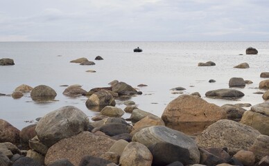 Fototapeta na wymiar Large rocks on the shore of the White sea