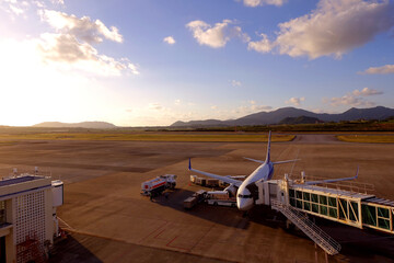 日本　沖縄県石垣島の空港「石垣空港」の展望デッキから見た駐機中の飛行機と雄大な空港の風景