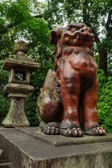 住吉大社・狛犬と石灯籠の並ぶ風景