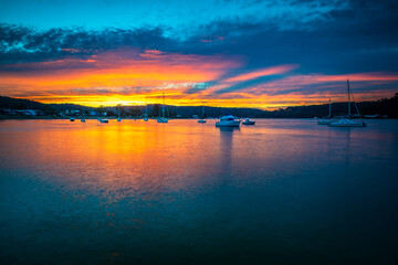 Obraz premium Sunrise waterscape at the channel