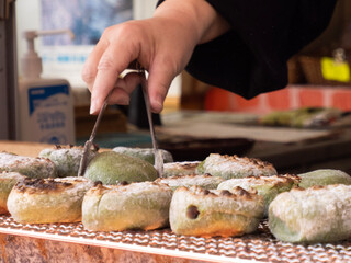 person slicing bread