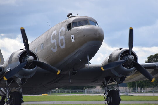 Biggin Hill, planes, airplanes show, clouds 