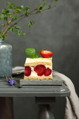 ein St&uuml;ck Erdbeer-Sahne Torte