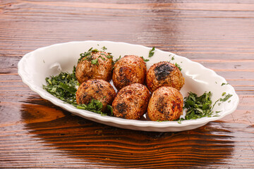 Potato barbecue served onion rings