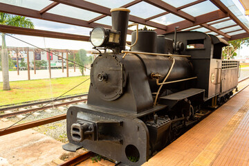 Antiga estação ferroviária de Goiânia. Detalhe da locomotiva que fica em exposição.