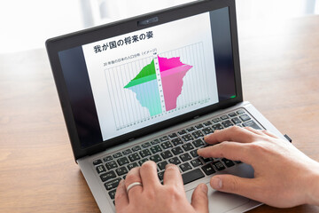 我が国の将来の姿（両手）