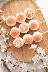 桜餡をのせた団子