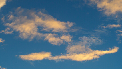 Fototapeta premium Passages de cumulus, pendant le coucher du soleil
