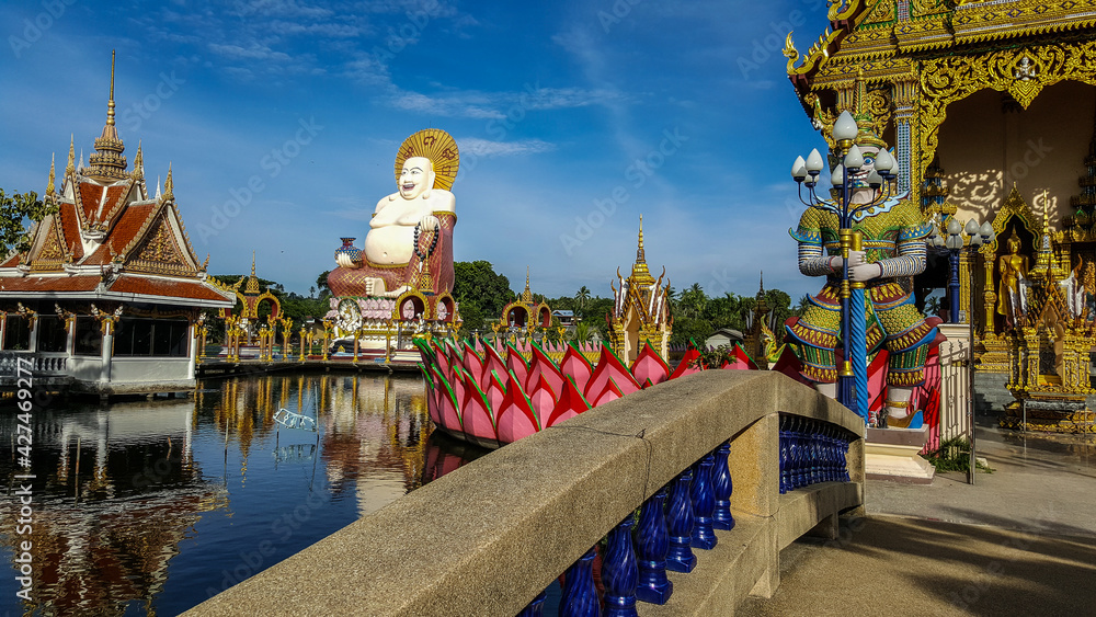 Wall mural Closeup shot of a Wat Plai Laem Buddhist temple in Koh Samui, Thailand