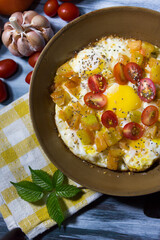 Omelete ao alho e tomates