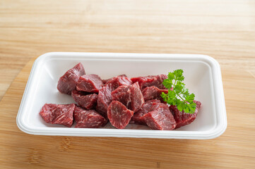 国産牛角切り肉