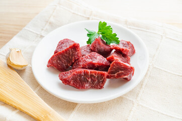 国産牛角切り肉