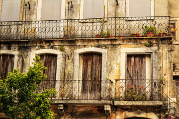 Fototapeta na wymiar Old facade in the street of Lisbon