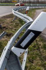 Verkehrsunfall, zerstörte Schutzplanke