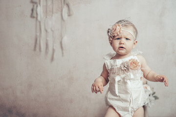 Portrait kleines Kind Baby erster Geburtstag Hochzeit Dekoration vintage boho - Variation 2