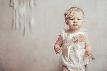 Portrait kleines Kind Baby erster Geburtstag Hochzeit Dekoration vintage boho - Variation 1
