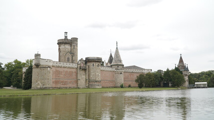 Obraz premium Laxenburg castle complex with lake and forest landscapes near Vienna, Austria.