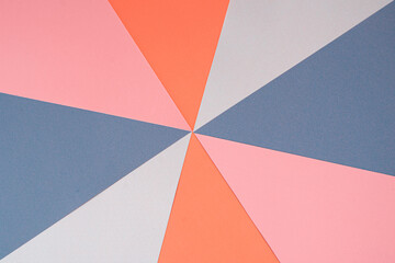 Composición simple de triangulos concentricos a varios colores