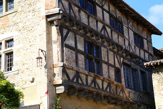 street in the town of Perouges