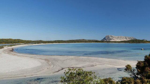 La bellisima Spiaggia di lu impostu, sabbia bianca e rocce , san teodoro , sardegna