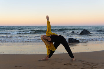 Fototapeta na wymiar Yoga at the beach