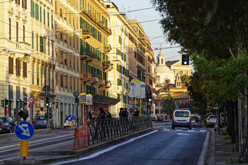 Rue dans le centre de Rome au petit matin