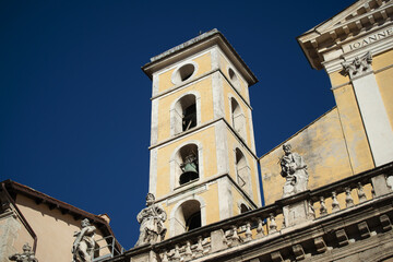 Fototapeta na wymiar Eglise dans le centre de Rome