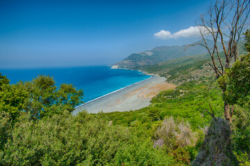 Fototapeta na wymiar Schwarzer Strand von Nonza auf Korsika