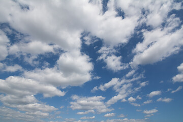 青空に浮かぶ雲
