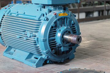 Industry. High power electric motor without belt pulley. Three-quarter view.