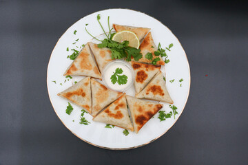 Arabian food samposa with lemon 