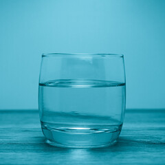 Wasserglas blau 