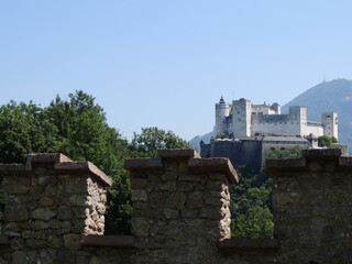 Fototapeta na wymiar Por las calles de Salzburgo y sus castillos.
