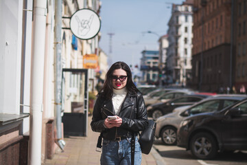 Outdoor lifestyle portrait of pretty girl