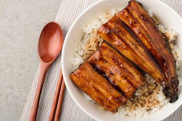 Eel rice bowl with marinated eel on rice