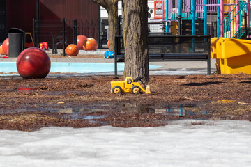 Fototapeta premium A yellow truck left behind when the parks were closed in March 2020 due to the Covid-19 pandemic - Ottawa, Ontario, Canada