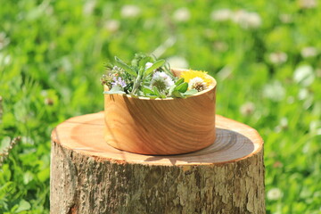 桜の生木を彫った容れ物