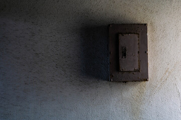 錆びたスイッチボックス

