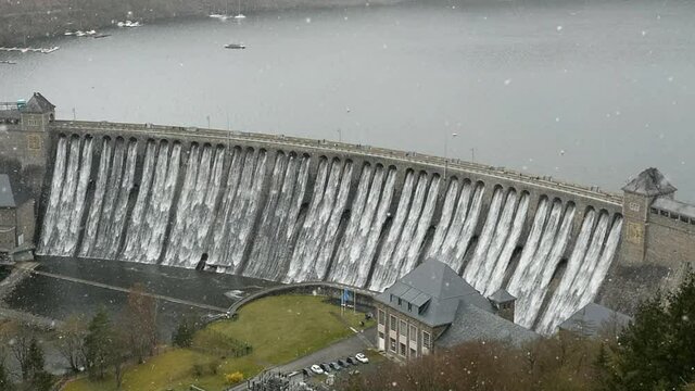 Edertalsperre l&auml;uft &uuml;ber 