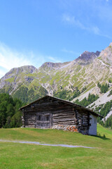 Fototapeta na wymiar baita in montagna, cottage mountain hut