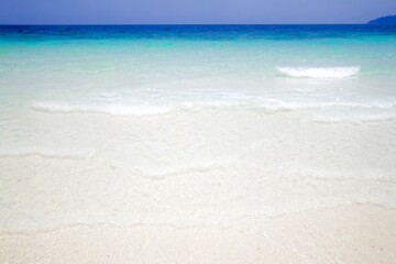 Fototapeta na wymiar beach and blue sea.