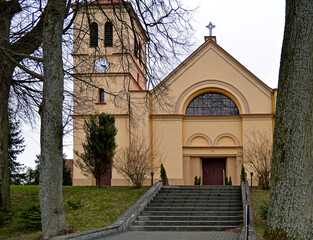 A general view of the neoclassical Catholic church of St. of Saint Anthony of Padua in the town of Gąski in Masuria in Poland © Jacek Sakowicz