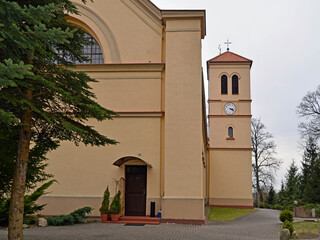 A general view of the neoclassical Catholic church of St. of Saint Anthony of Padua in the town of Gąski in Masuria in Poland © Jacek Sakowicz