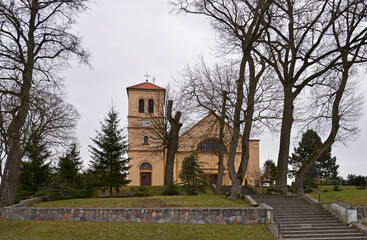A general view of the neoclassical Catholic church of St. of Saint Anthony of Padua in the town of Gąski in Masuria in Poland © Jacek Sakowicz