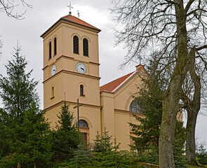 A general view of the neoclassical Catholic church of St. of Saint Anthony of Padua in the town of Gąski in Masuria in Poland © Jacek Sakowicz