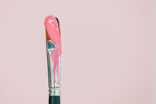 Premium AI Image  A pink paint brush with a pink paint brush that says'pink'on  it.