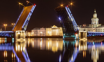 Fototapeta na wymiar Divorce of bridges in St. Petersburg. Night city of Russia. The Neva River.